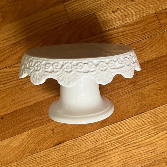 White Ceramic Cake Plate - Picture 1 of 3